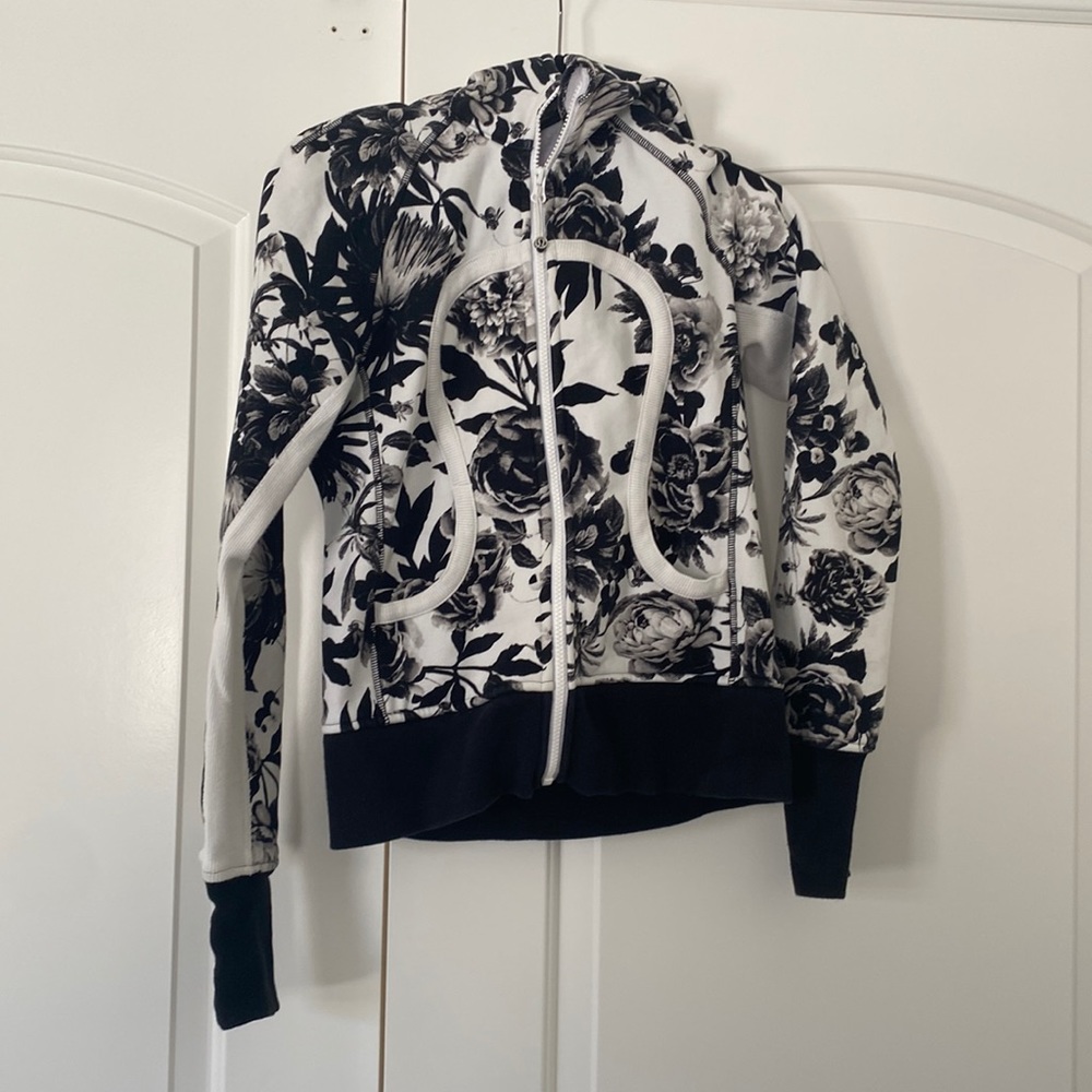 Lululemon Scuba Hoodie Size 6